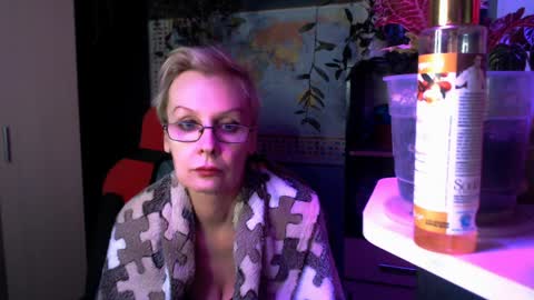 Helga online show from April 8, 2026, 9:59 pm