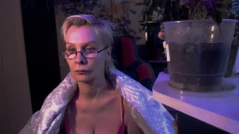 Snapshot of helgahimmele chatting on May 17, 2026, 3:26 am Helga online show from May 17, 2026, 3:26 am