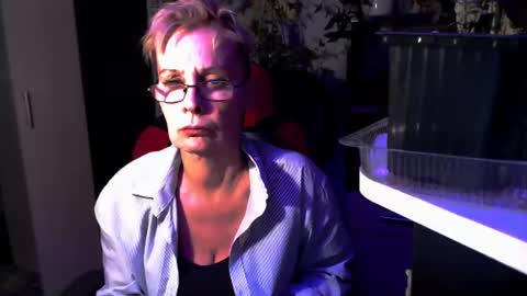 Snapshot of helgahimmele chatting on June 15, 2026, 8:33 pm Helga online show from June 15, 2026, 8:33 pm