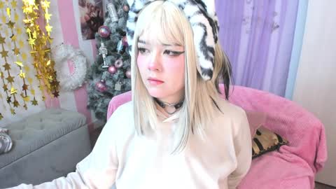 Snapshot of hell_fairy chatting on December 11, 2024, 2:09 am Laura online show from December 11, 2024, 2:09 am