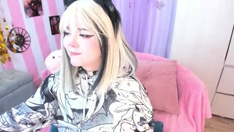 Snapshot of hell_fairy chatting on January 21, 2025, 3:37 am Laura online show from January 21, 2025, 3:37 am