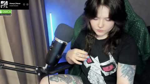 Red online show from March 10, 2026, 8:25 pm