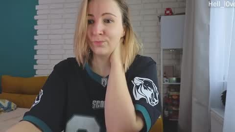 Snapshot of hell_l0ve chatting on May 6, 2026, 1:25 am Anastasiia online show from May 6, 2026, 1:25 am