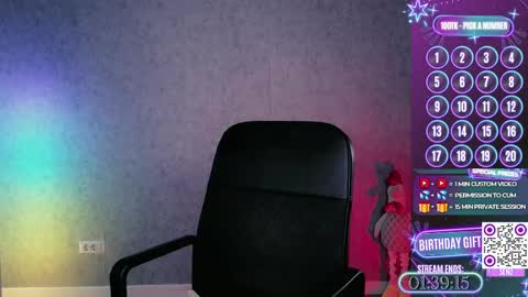 Snapshot of hell_on_heels_ chatting on May 19, 2026, 8:15 pm - show loyalty and subscribe - online show from May 19, 2026, 8:15 pm