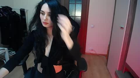 Snapshot of hella_helen chatting on May 18, 2026, 7:09 pm Helen online show from May 18, 2026, 7:09 pm