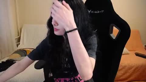 Snapshot of hella_helen chatting on July 27, 2026, 12:06 am Helen online show from July 27, 2026, 12:06 am