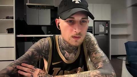 Snapshot of hellacozy chatting on February 9, 2026, 1:37 pm hellacozy online show from February 9, 2026, 1:37 pm