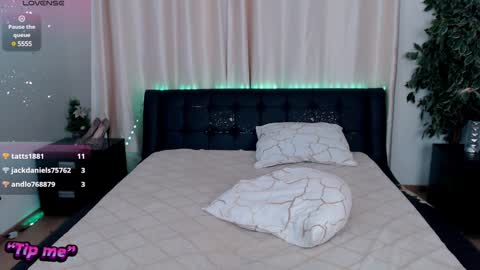 Snapshot of hellajene chatting on December 14, 2024, 10:28 pm Hella online show from December 14, 2024, 10:28 pm