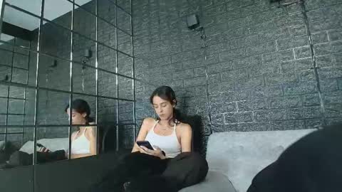 Snapshot of hellanddante_ chatting on November 17, 2025, 1:44 am H E L L AND D A N T E online show from November 17, 2025, 1:44 am