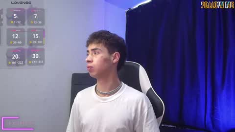 Snapshot of hellcat_xx chatting on October 4, 2025, 1:53 pm CROW online show from October 4, 2025, 1:53 pm