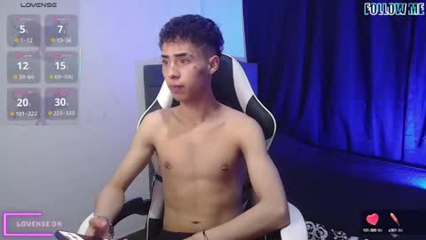 Snapshot of hellcat_xx chatting on October 5, 2025, 8:29 pm CROW online show from October 5, 2025, 8:29 pm