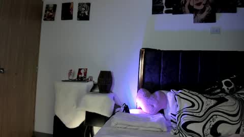 helldy_666 online show from May 5, 2026, 1:02 am
