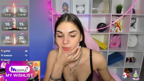 Snapshot of hellen__moore chatting on January 19, 2025, 3:39 am GTM3Mon Tue Wed Thu Fri San 0400 am-1030pm online show from January 19, 2025, 3:39 am