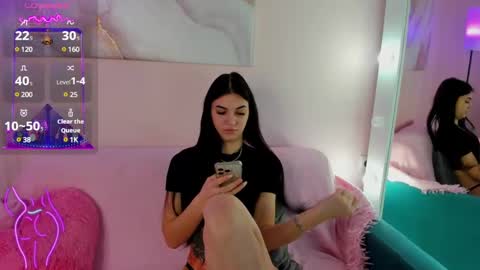 Snapshot of hellen__moore chatting on February 20, 2025, 1:03 am GTM3Mon Tue Wed Thu Fri San 0400 am-1030pm online show from February 20, 2025, 1:03 am