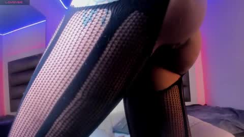 hellen__smith_ online show from April 26, 2026, 1:47 am