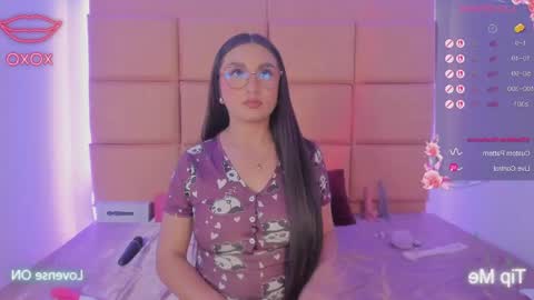 hellen__smith_ online show from May 1, 2026, 10:03 pm