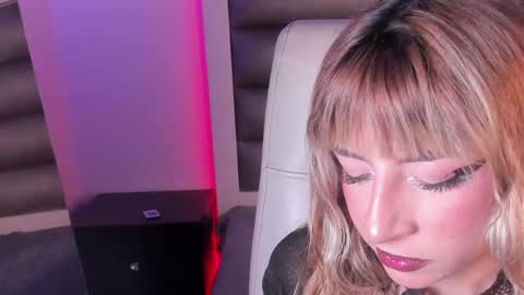 Snapshot of hellen__smith_ chatting on May 30, 2026, 10:07 pm hellen__smith_ online show from May 30, 2026, 10:07 pm