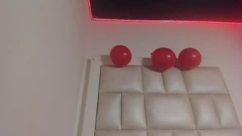 Snapshot of hellen__smith_ chatting on June 5, 2026, 5:03 am hellen__smith_ online show from June 5, 2026, 5:03 am