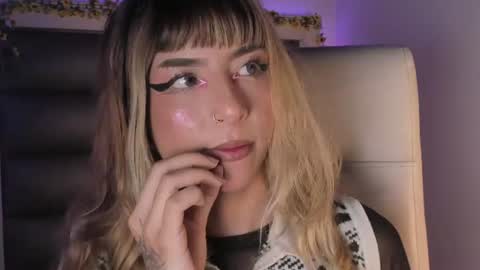 Snapshot of hellen__smith_ chatting on July 28, 2026, 8:23 pm hellen__smith_ online show from July 28, 2026, 8:23 pm