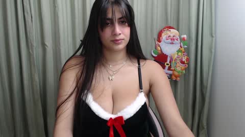 Snapshot of hellen_garcia chatting on December 23, 2024, 9:29 pm Hellen online show from December 23, 2024, 9:29 pm
