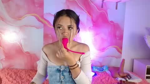 Snapshot of hellengp chatting on June 12, 2026, 10:19 pm Hellen lopez online show from June 12, 2026, 10:19 pm