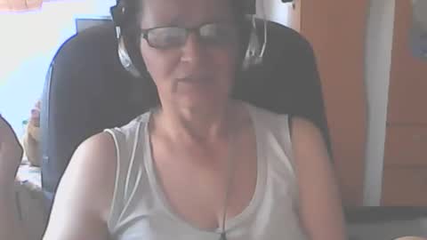 Snapshot of hellenmarie chatting on September 20, 2025, 9:54 am hellenmarie online show from September 20, 2025, 9:54 am