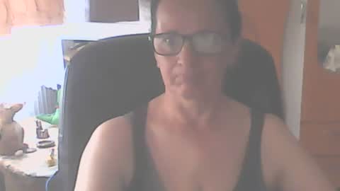 hellenmarie online show from June 13, 2026, 10:24 am