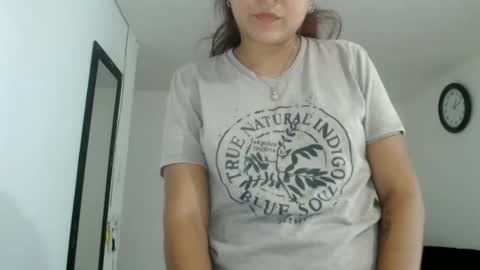 Snapshot of hellennmoon chatting on June 8, 2026, 3:01 pm Hellen online show from June 8, 2026, 3:01 pm