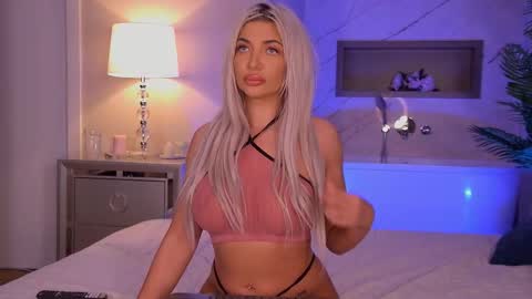 hellenroyy online show from October 20, 2025, 3:29 am