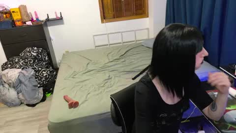 Snapshot of hellfire_girl chatting on May 8, 2026, 5:13 am Hayley online show from May 8, 2026, 5:13 am