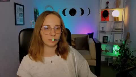 Snapshot of helli_belli chatting on June 20, 2026, 7:05 pm Helli online show from June 20, 2026, 7:05 pm