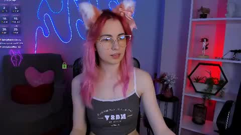 Snapshot of helli_belli chatting on July 5, 2026, 7:32 pm Helli online show from July 5, 2026, 7:32 pm