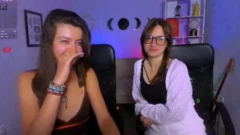 Snapshot of helli_belli chatting on July 28, 2026, 8:52 pm Helli online show from July 28, 2026, 8:52 pm