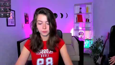 Snapshot of helli_belli chatting on August 4, 2026, 7:16 pm Helli online show from August 4, 2026, 7:16 pm