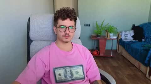 Snapshot of hellish_sugar chatting on October 30, 2025, 7:21 am Remy online show from October 30, 2025, 7:21 am