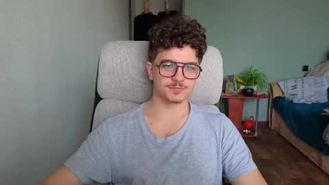 Snapshot of hellish_sugar chatting on November 14, 2025, 8:57 am Remy online show from November 14, 2025, 8:57 am