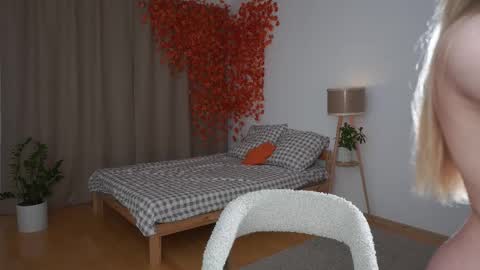 Snapshot of hello_taya chatting on October 8, 2025, 10:51 pm Taya online show from October 8, 2025, 10:51 pm