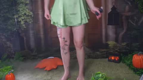 Snapshot of hello_taya chatting on October 15, 2025, 12:27 pm Taya online show from October 15, 2025, 12:27 pm