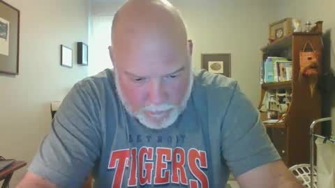 helloforfun111 online show from October 7, 2025, 8:06 pm