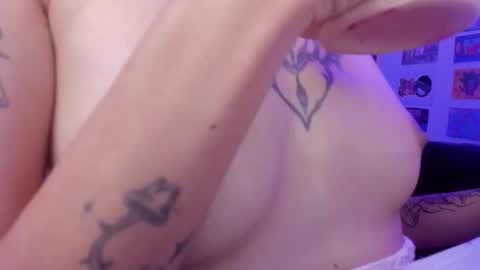 Raven and Momo online show from October 14, 2025, 9:59 pm