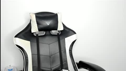 Snapshot of heluehorny13 chatting on February 12, 2025, 7:13 am heluehorny13 online show from February 12, 2025, 7:13 am