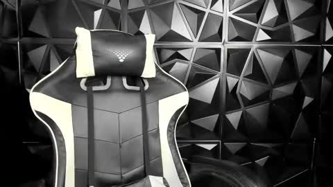 Snapshot of heluehorny13 chatting on February 25, 2025, 4:35 am heluehorny13 online show from February 25, 2025, 4:35 am