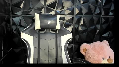 Snapshot of heluehorny13 chatting on November 29, 2025, 5:43 am heluehorny13 online show from November 29, 2025, 5:43 am