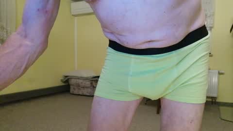 Snapshot of helvella chatting on August 3, 2026, 9:18 pm Helvell online show from August 3, 2026, 9:18 pm