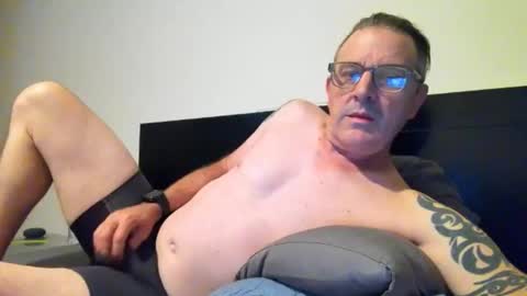 Snapshot of hempie1973 chatting on January 18, 2026, 12:09 pm hempie1973 online show from January 18, 2026, 12:09 pm