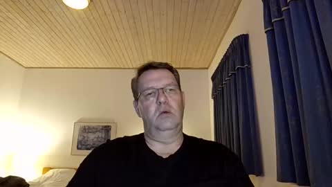 Snapshot of henrikrp1971 chatting on December 9, 2024, 11:03 pm henrikrp1971 online show from December 9, 2024, 11:03 pm