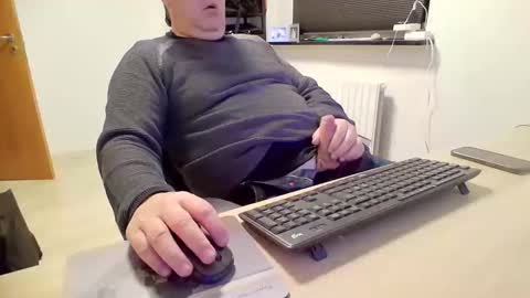 Snapshot of henrikrp1971 chatting on December 15, 2024, 9:09 pm henrikrp1971 online show from December 15, 2024, 9:09 pm