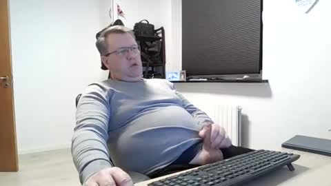 Snapshot of henrikrp1971 chatting on February 12, 2025, 9:33 pm henrikrp1971 online show from February 12, 2025, 9:33 pm