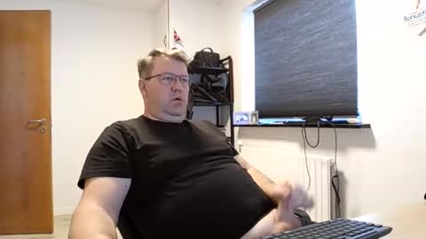 Snapshot of henrikrp1971 chatting on February 27, 2025, 2:00 pm henrikrp1971 online show from February 27, 2025, 2:00 pm