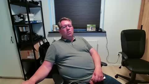 henrikrp1971 online show from May 3, 2026, 6:25 pm